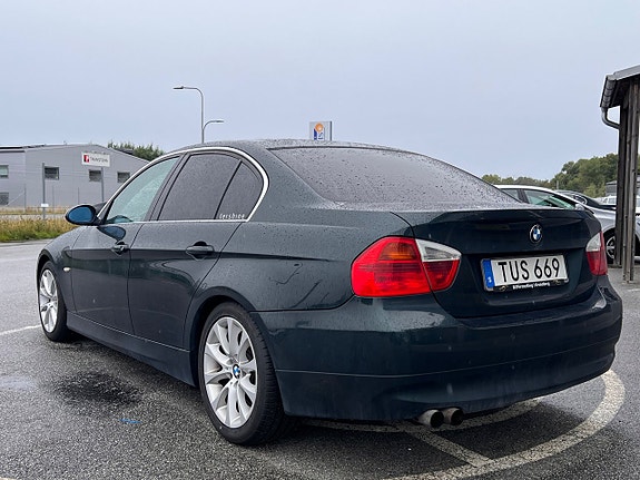 BMW 330i 3 of 8