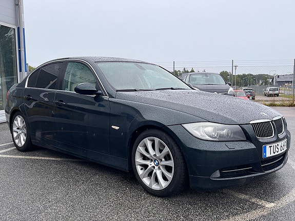 BMW 330i 4 of 8