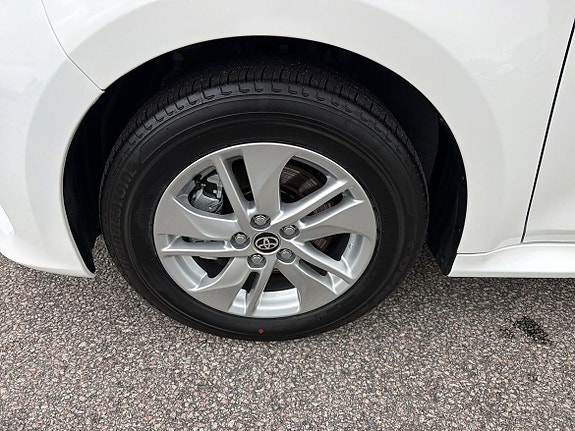 Toyota Yaris 23 of 23