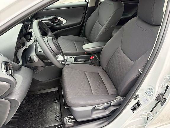 Toyota Yaris 14 of 23