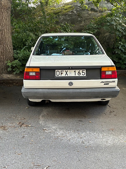 Volkswagen Jetta 3 of 3
