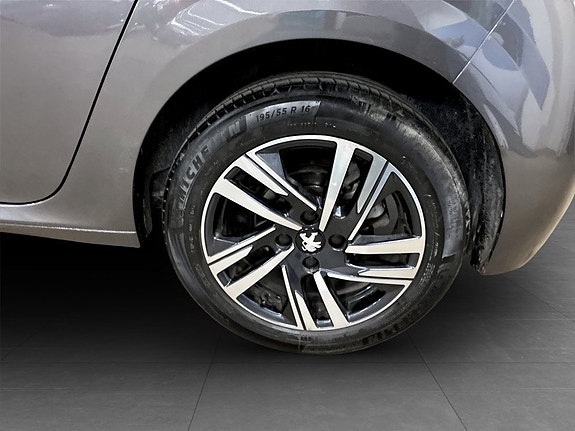 Peugeot 208 18 of 19