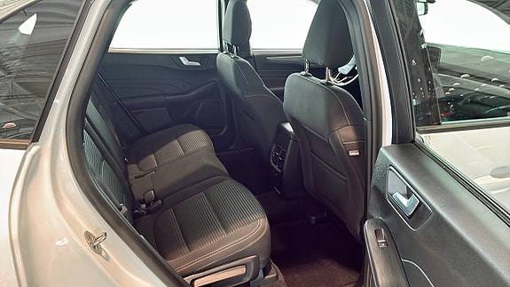 Ford Kuga 5 of 9