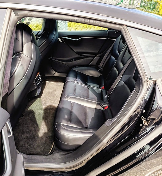 Tesla Model S 16 of 27
