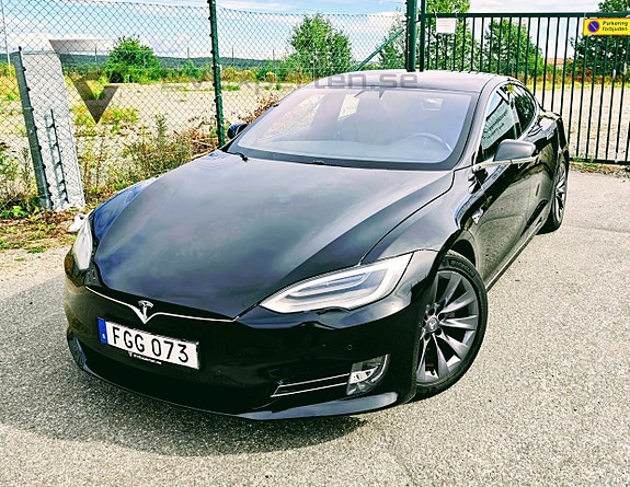 Tesla Model S 2 of 27
