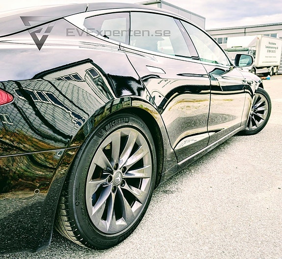 Tesla Model S 7 of 27