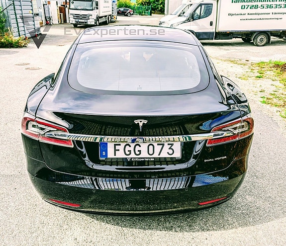 Tesla Model S 8 of 27