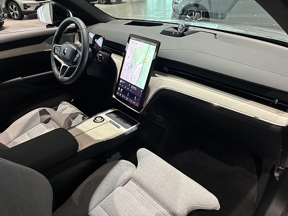 Volvo EX90 13 of 20