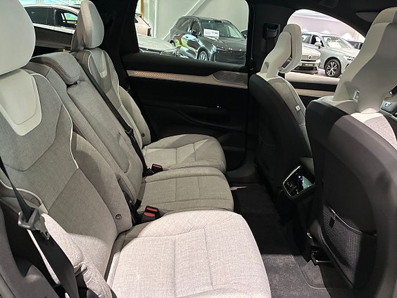 Volvo EX90 12 of 20