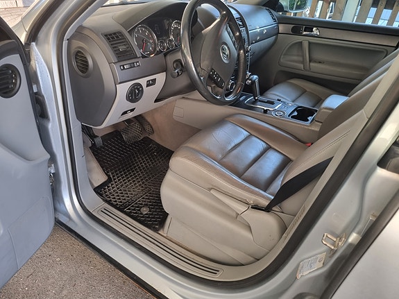 Volkswagen Touareg 3 of 7