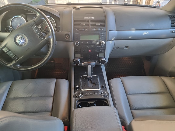 Volkswagen Touareg 4 of 7