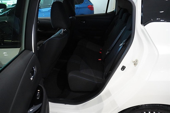 Nissan Leaf 6 of 12