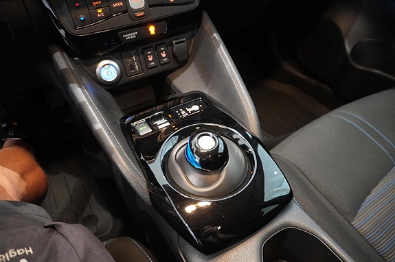 Nissan Leaf 10 of 12