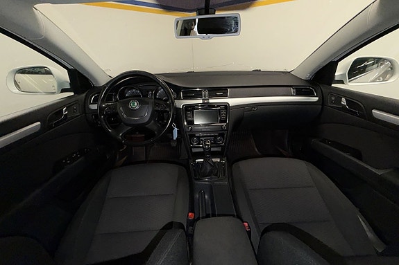 Skoda Superb 13 of 30