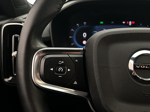 Volvo XC40 15 of 30