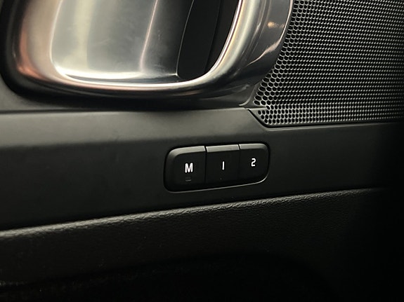 Volvo XC40 11 of 30