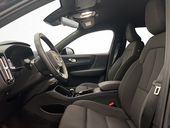 Volvo XC40 12 of 30