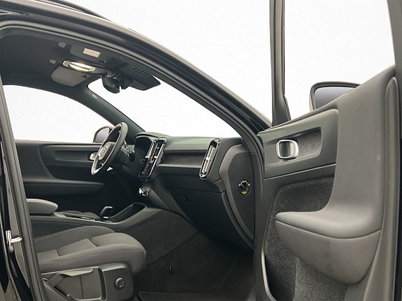 Volvo XC40 30 of 30