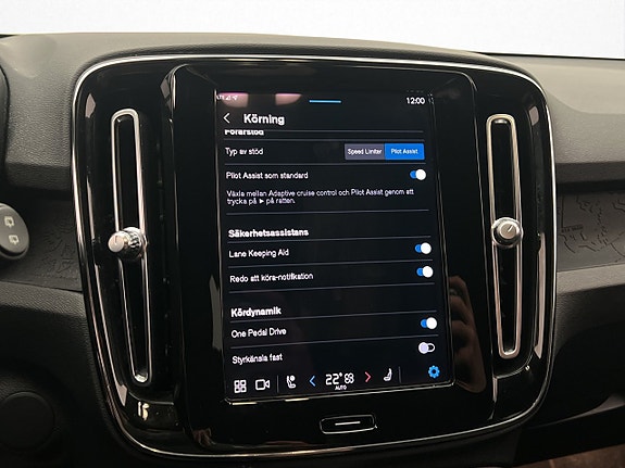 Volvo XC40 24 of 30