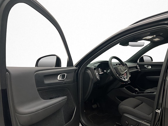Volvo XC40 10 of 30
