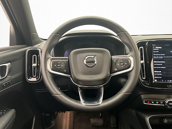 Volvo XC40 14 of 30