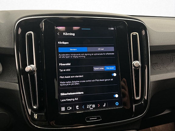 Volvo XC40 23 of 30