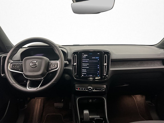 Volvo XC40 13 of 30