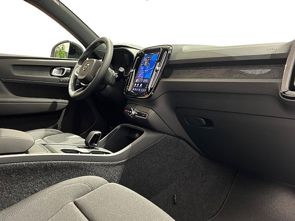 Volvo EX40 4 of 16