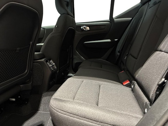 Volvo EX40 6 of 16
