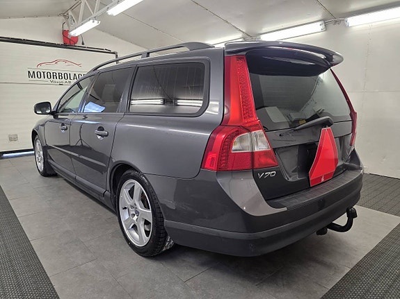 Volvo V70 2 of 9