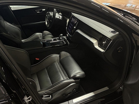 Volvo V60 11 of 23