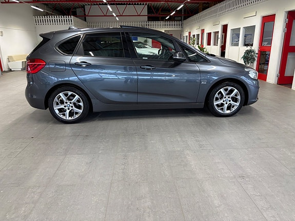 BMW 218d 6 of 13
