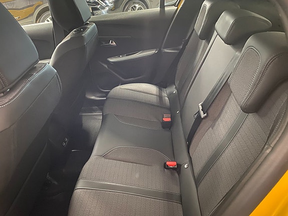 Peugeot 208 7 of 19