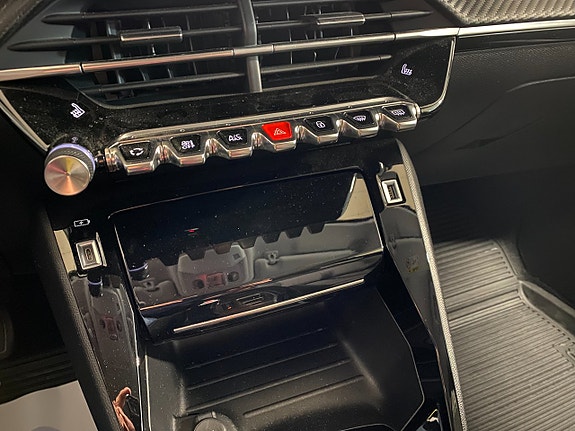 Peugeot 208 16 of 19