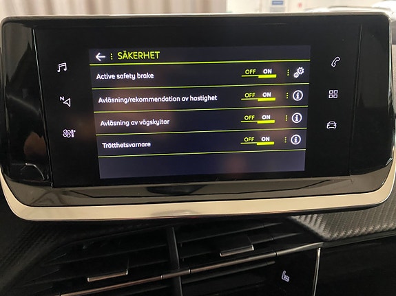 Peugeot 208 15 of 19