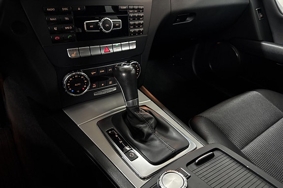 Mercedes-Benz C220 9 of 15