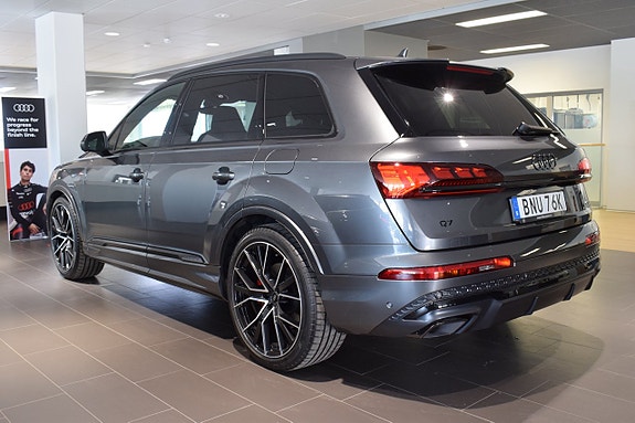 Audi Q7 2 of 7