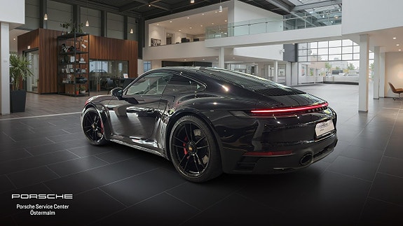 Porsche 911 Carrera 4 GTS 2 of 18