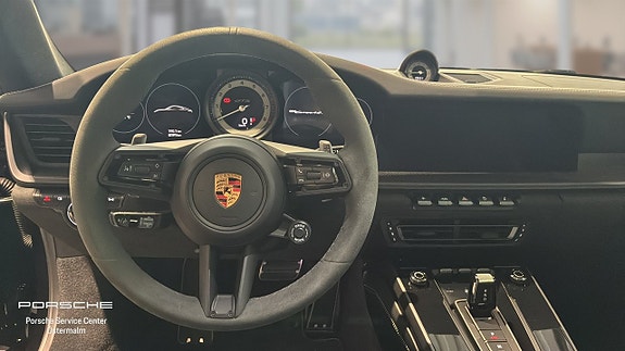 Porsche 911 Carrera 4 GTS 13 of 18