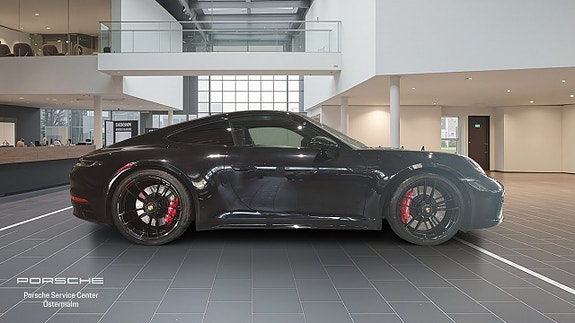 Porsche 911 Carrera 4 GTS 17 of 18