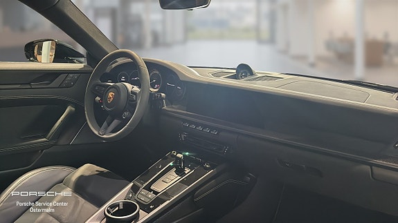 Porsche 911 Carrera 4 GTS 4 of 18