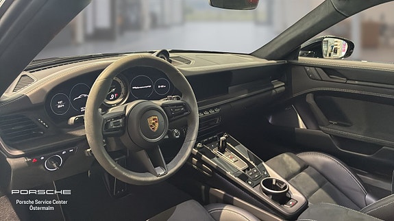 Porsche 911 Carrera 4 GTS 3 of 18