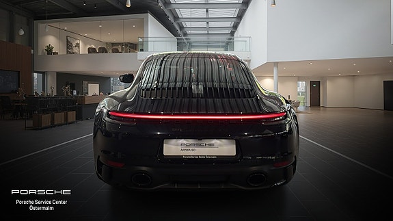 Porsche 911 Carrera 4 GTS 8 of 18