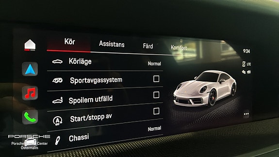 Porsche 911 Carrera 4 GTS 15 of 18