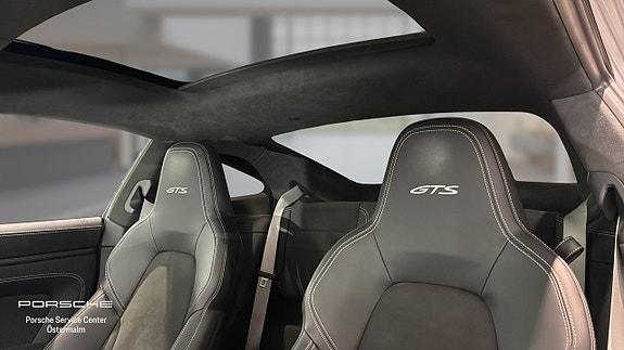 Porsche 911 Carrera 4 GTS 5 of 18