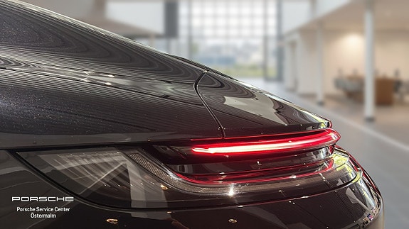 Porsche 911 Carrera 4 GTS 10 of 18
