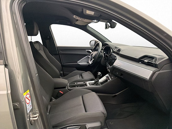 Audi Q3 21 of 27
