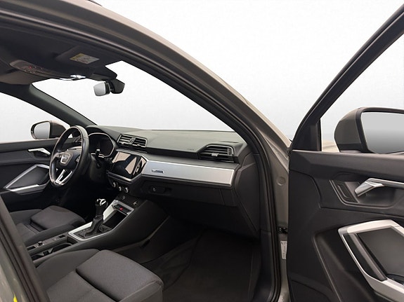 Audi Q3 22 of 27