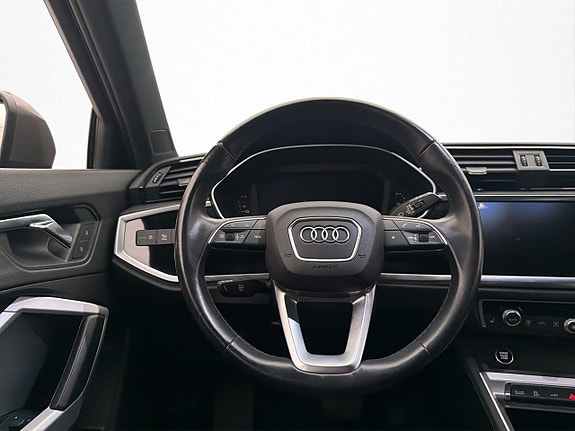 Audi Q3 13 of 27
