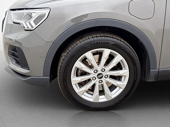 Audi Q3 24 of 27
